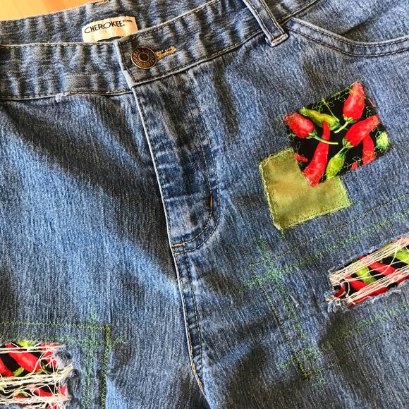 Upcycled Denim Ripped Jean Cutoff Shorts, Chili Peppers Theme, Women’s Size 6 - Picture 11 of 14